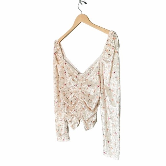 NWT WAYF Top Closing Time Ruched Floral Velvet Blouse Cream Women’s Size Large - Picture 6 of 13